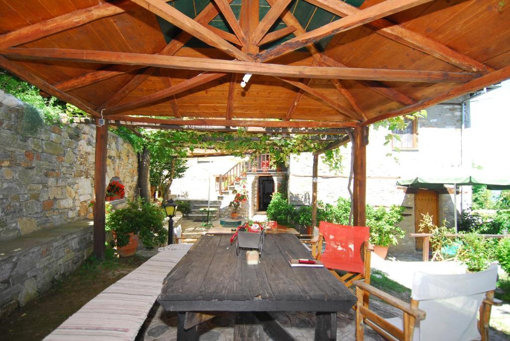 Archontiko Iatridis Hotel Mouresi Bagian luar foto